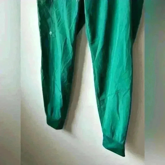 Barco One Scrub Set - 5 Pocket Top XS and Jogger Pants S  EUC Hunter Green - Picture 9 of 16